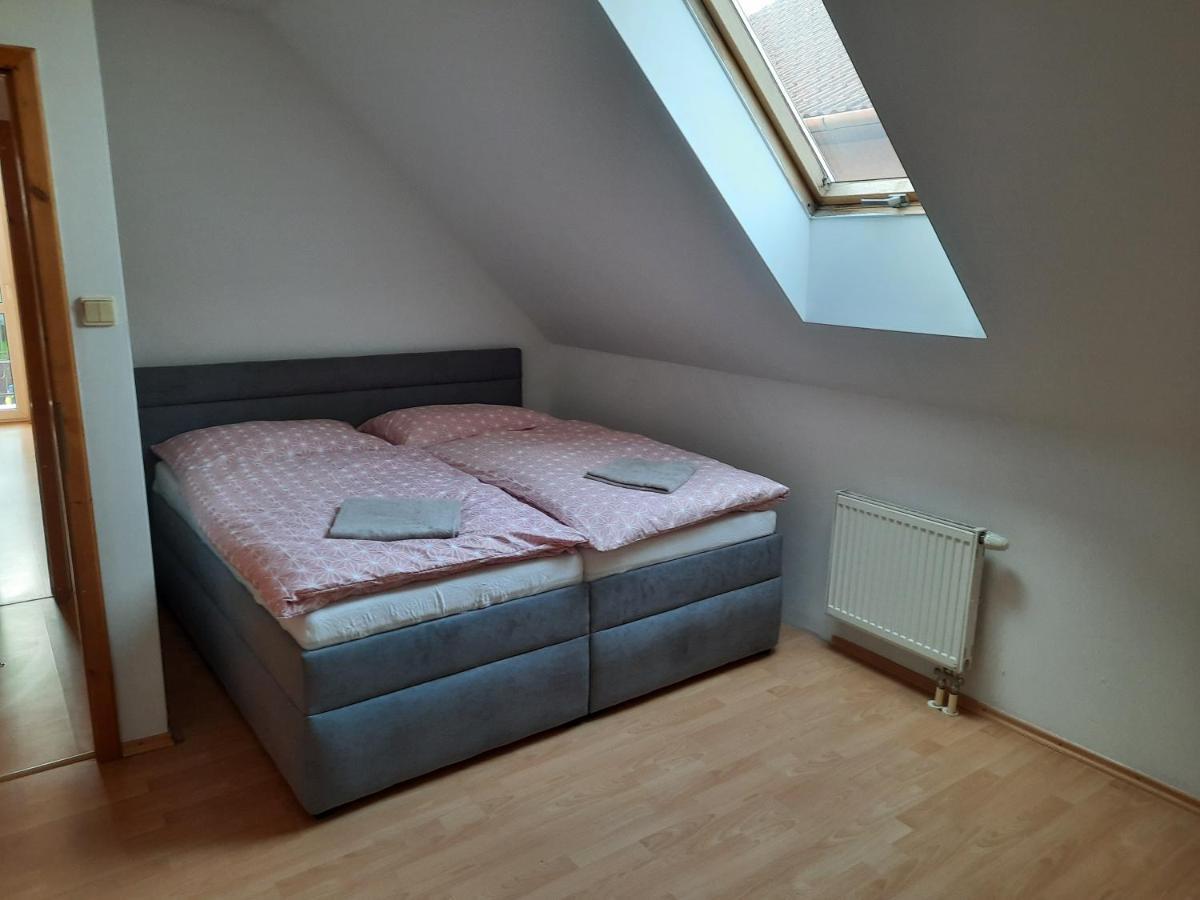 Apartman Chiarita Nemsova Bagian luar foto